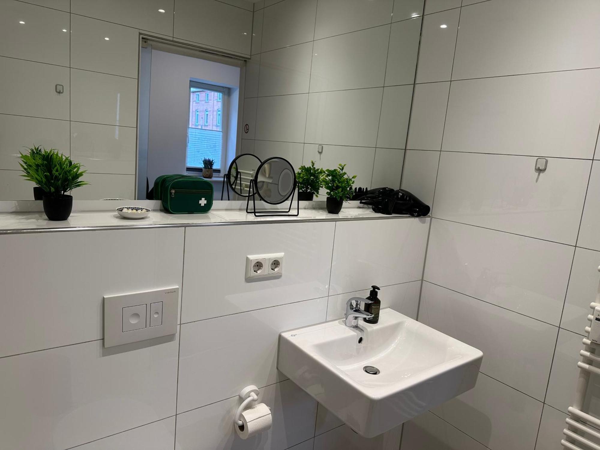 Bella Casa - Business&Family, 100M Zum Konzerteingang Schloss, Parkplatz, Smarttv, Netflix, Waschmaschine, 24H Checkin, 36Qm, Ap 12 Ludwigsburg Bagian luar foto