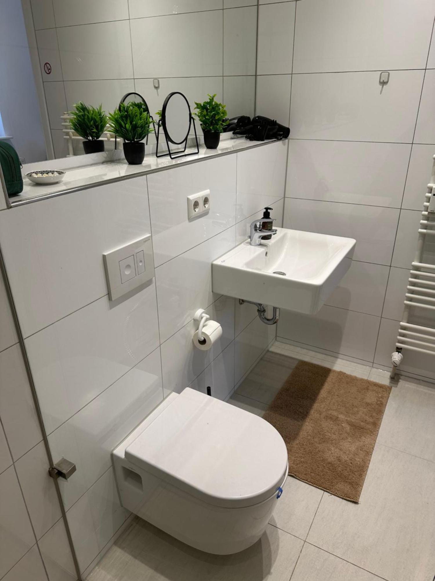 Bella Casa - Business&Family, 100M Zum Konzerteingang Schloss, Parkplatz, Smarttv, Netflix, Waschmaschine, 24H Checkin, 36Qm, Ap 12 Ludwigsburg Bagian luar foto
