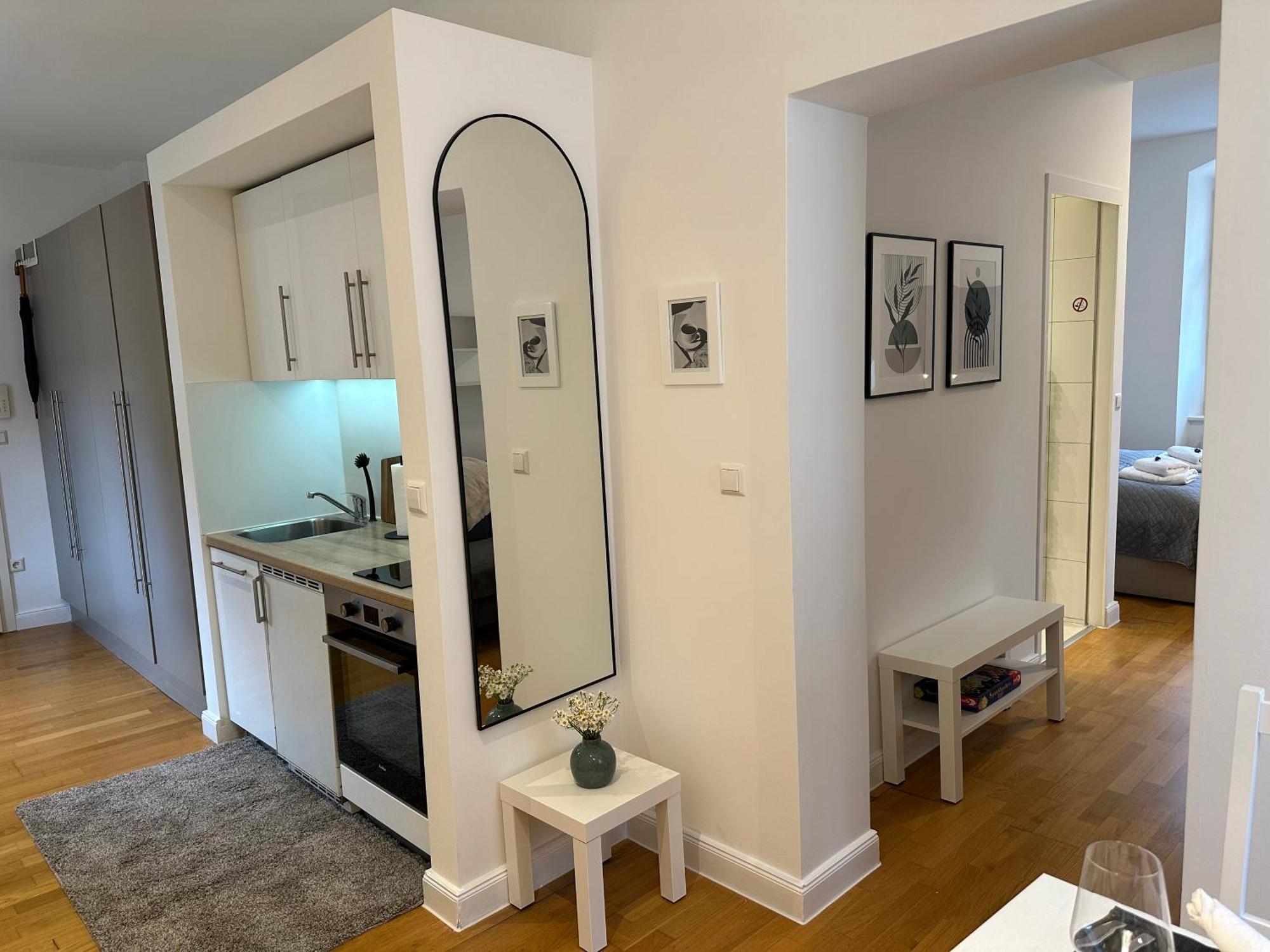 Bella Casa - Business&Family, 100M Zum Konzerteingang Schloss, Parkplatz, Smarttv, Netflix, Waschmaschine, 24H Checkin, 36Qm, Ap 12 Ludwigsburg Bagian luar foto