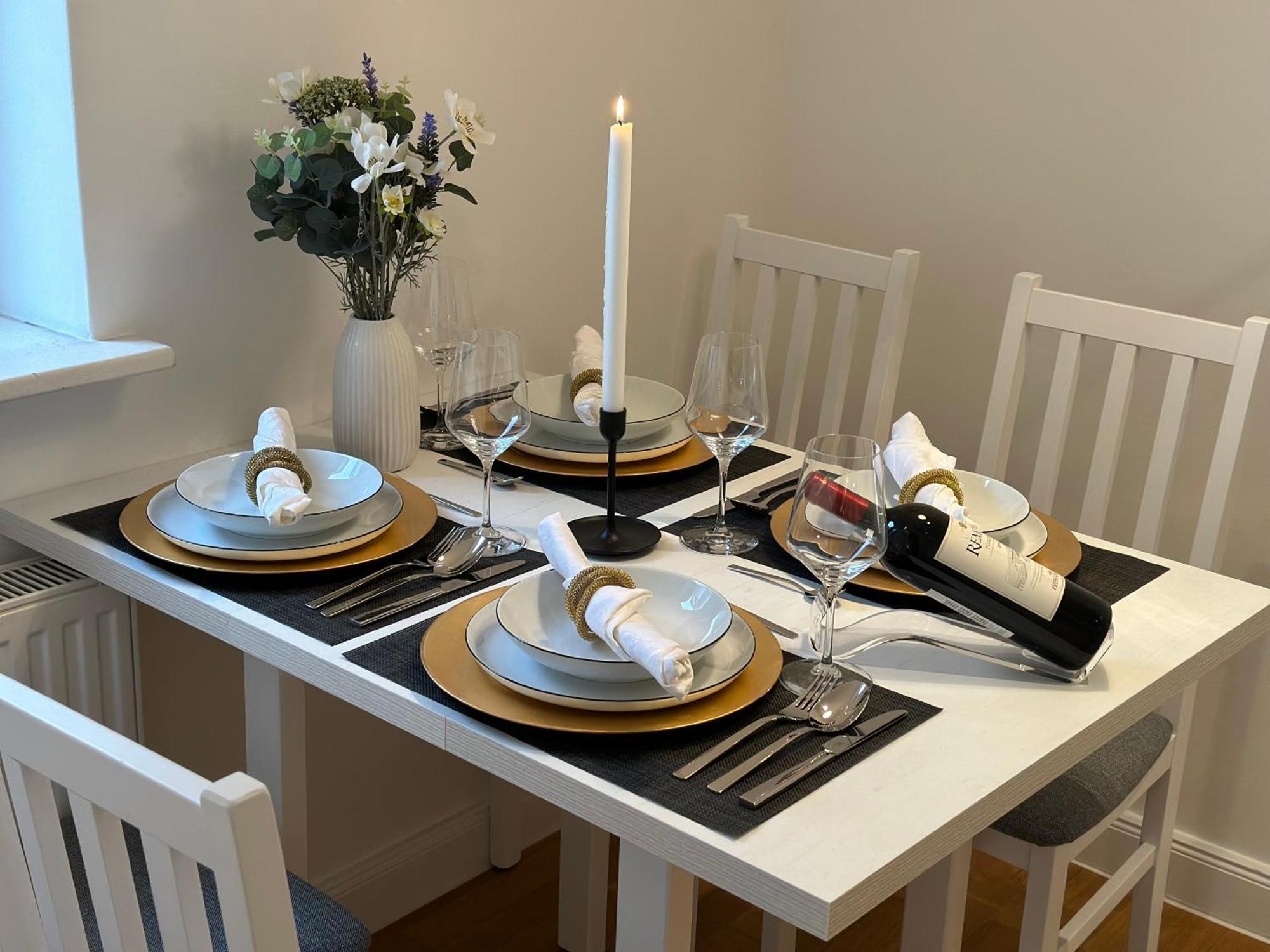 Bella Casa - Business&Family, 100M Zum Konzerteingang Schloss, Parkplatz, Smarttv, Netflix, Waschmaschine, 24H Checkin, 36Qm, Ap 12 Ludwigsburg Bagian luar foto