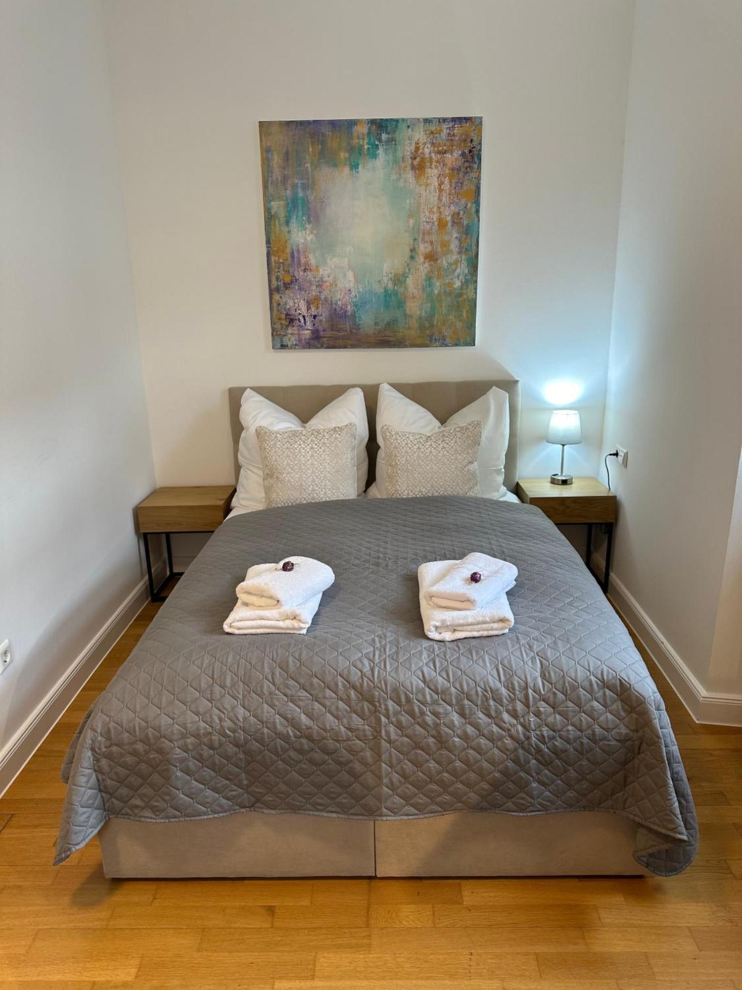 Bella Casa - Business&Family, 100M Zum Konzerteingang Schloss, Parkplatz, Smarttv, Netflix, Waschmaschine, 24H Checkin, 36Qm, Ap 12 Ludwigsburg Bagian luar foto